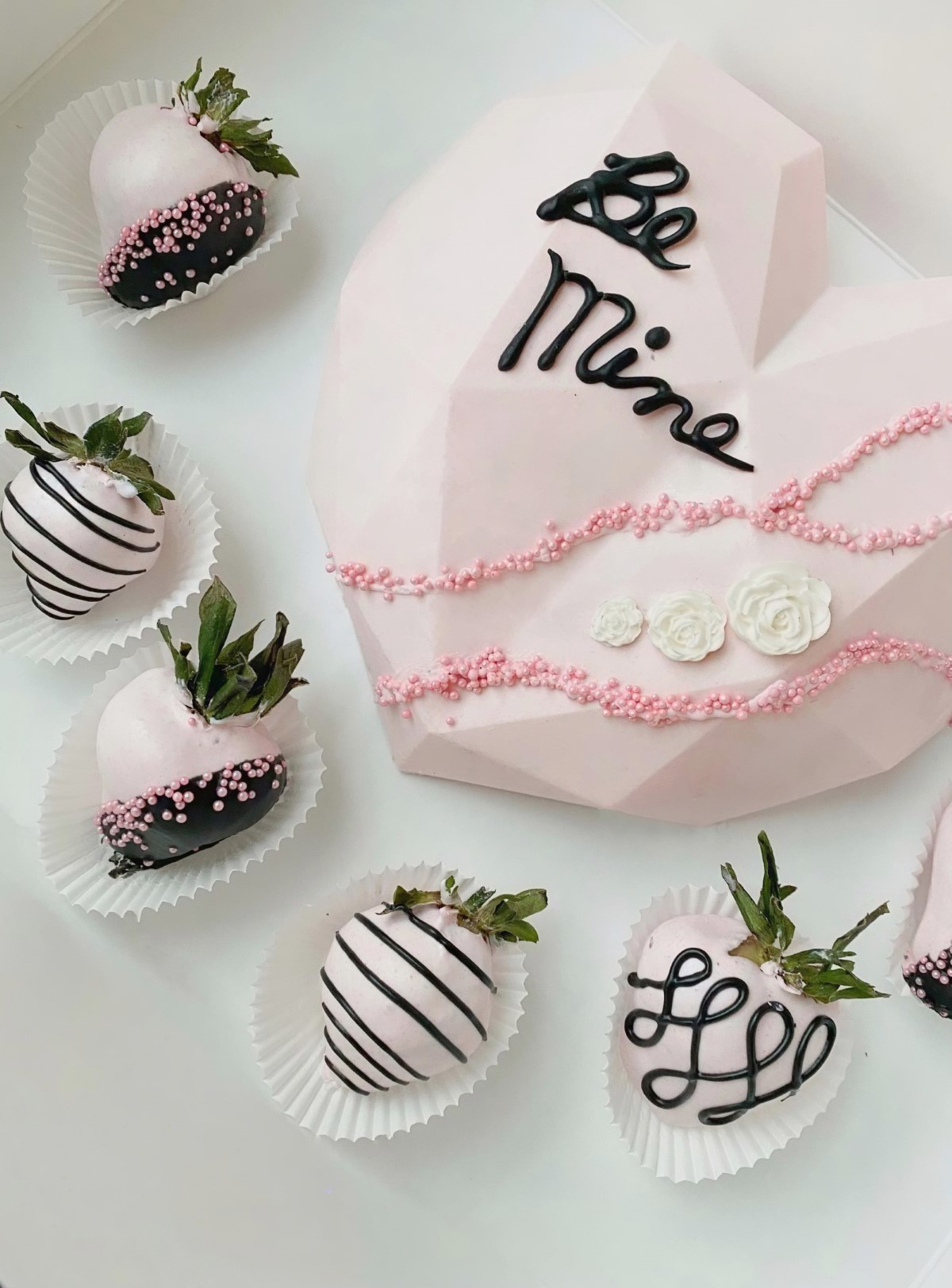 Little Dot Chocolate Shop - 💖PINATA SMASH CAKES FOR MUM!! 💖 Are you after  something super special, fun and memorable for the Mum in your life? This  geometric heart shaped chocolate shell